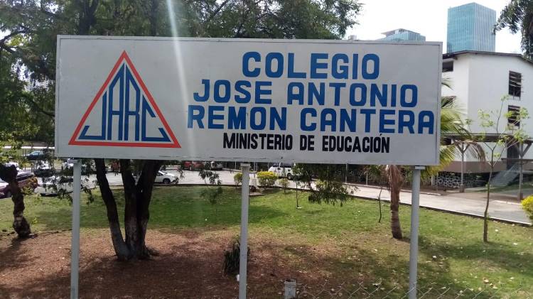 Autoridades educativas y docentes abogan por mayor inclusión en los actos cívicos escolares del país