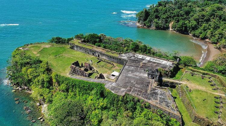 En el caso de Panamá, además de las fortificaciones San Jerónimo y San Lorenzo, se ha restaurado la Real Aduana de Portobelo, construida en el siglo XVII .