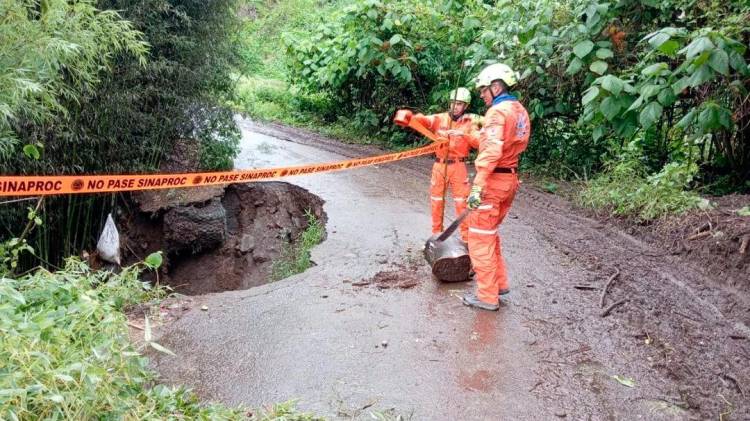 Carreteras y puentes colapsados son el resultado de la furia de la naturaleza en los últimos días.