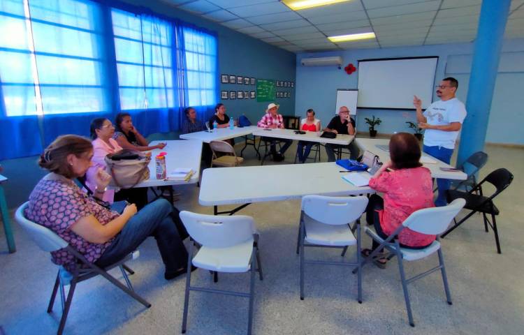 MiCultura impulsa taller de expresión literaria para adultos mayores