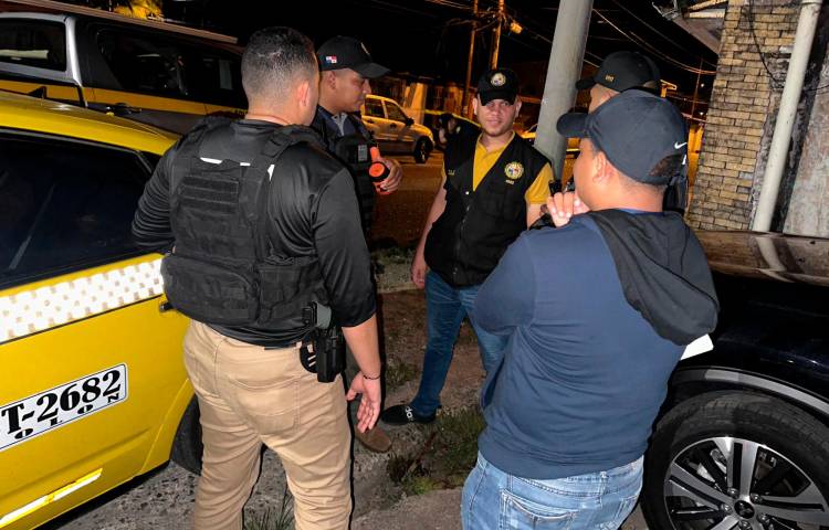 La Policía Nacional mantiene fuertes operativos en calles de Colón