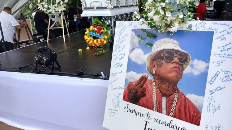 Entre lágrimas, aplausos y música, familiares, amigos y colegas se reunieron en el parque Urracá para rendir tributo a Japanese.