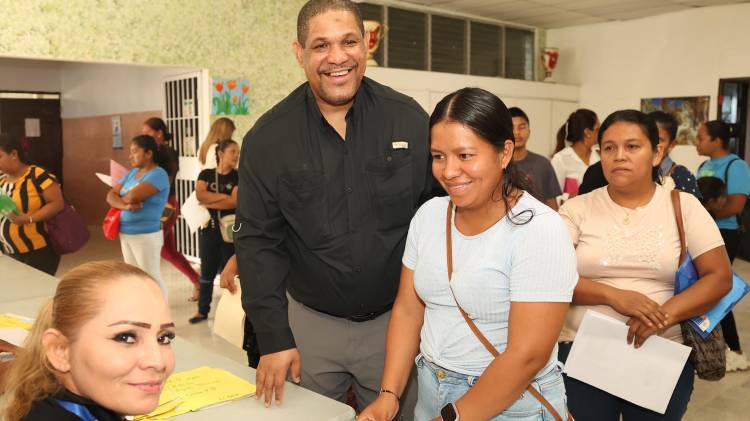 El IFARHU desarrolló durante la semana los pagos del PASE-U en distintas regiones del país.