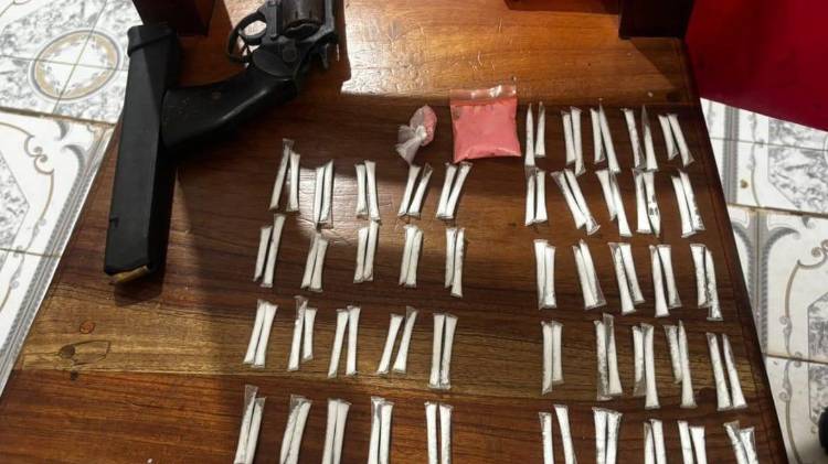 Parte de las sustancias ilícitas incautadas por las autoridades policiales en las últimas 24 horas.