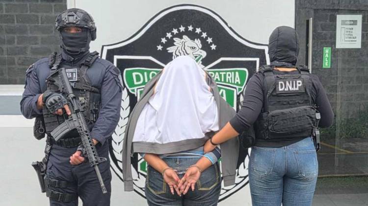 La mujer fue puesta a disposición de las autoridades competentes paras las diligencias correspondientes.