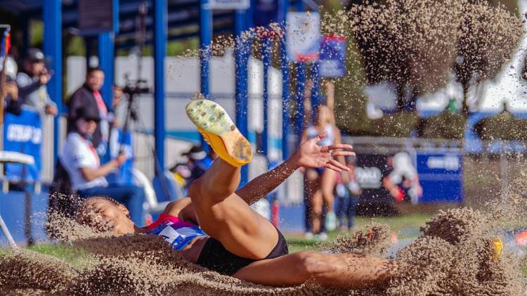 Nathalee Aranda durante la competencia.