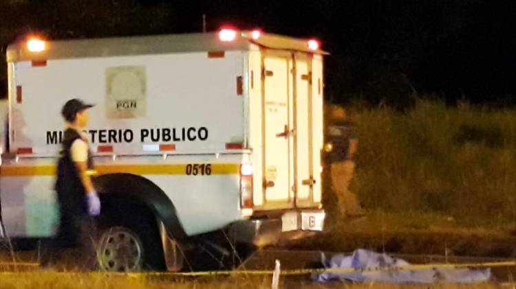 El hombre intentaba cruzar la vía Panamericana en El Espavé, cuando fue atropellado.