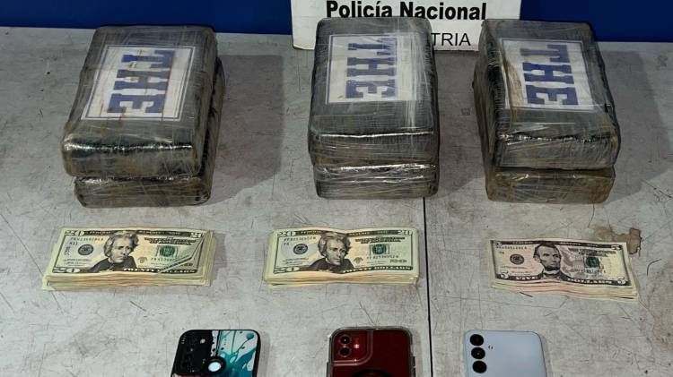 Droga, dinero y celulares incautados por la Policía en operativo realizado en La Morelo, Tocumen.