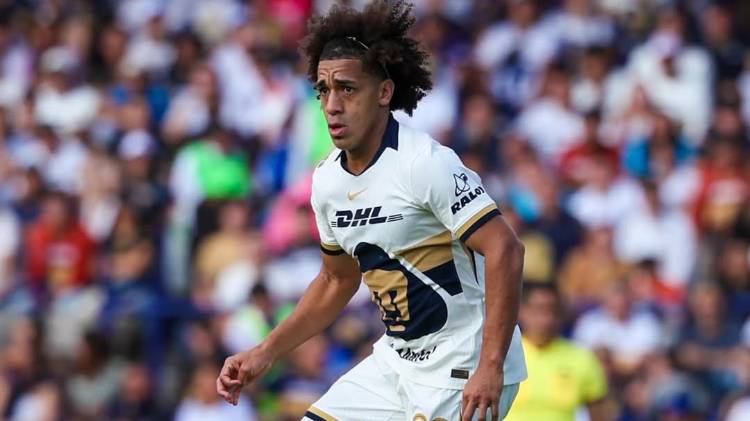 Adalberto Carrasquilla del Pumas.