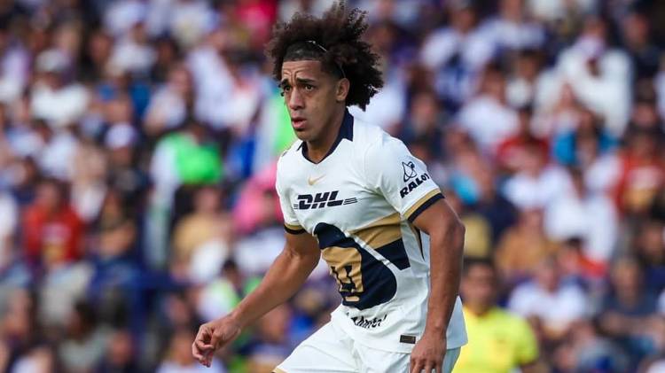 Adalberto Carrasquilla del Pumas.