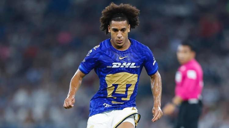 Adalberto Carrasquilla del Pumas.