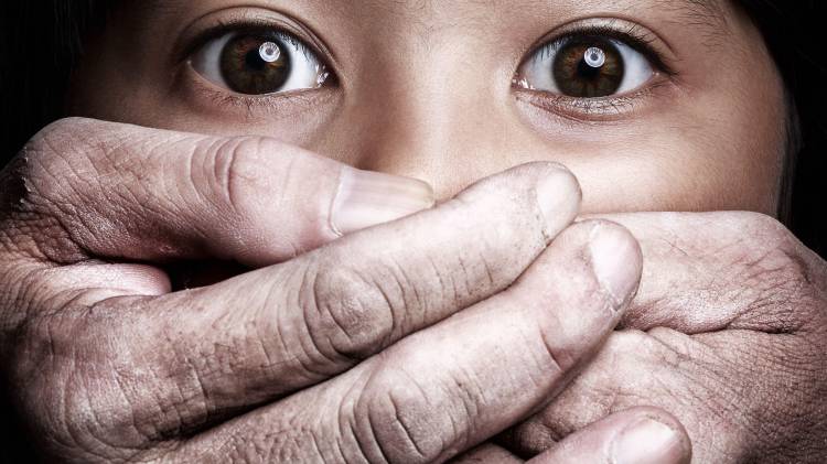 El agresor de 59 años ahora pagará por los delitos que cometió contra su hija.