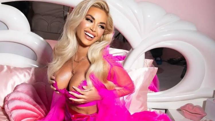 Sostiene que no busca detener el paso del tiempo, sino “envejecer de forma hermosa, dignamente”.