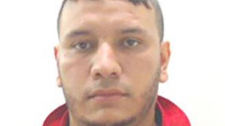 Luis Escobar estuvo en el Ministerio Público donde presentó un demanda por injuria y calumnia