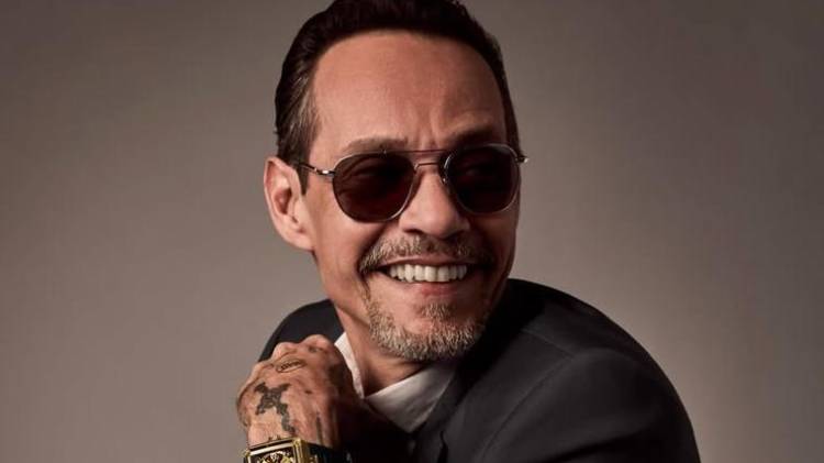 El cantante puertorriqueño aterrizó en el Aeropuerto Marcos A. Gelabert la tarde de este martes 23 de septiembre.