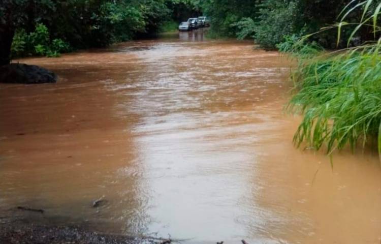 Camino intransitable luego de una lluvia.