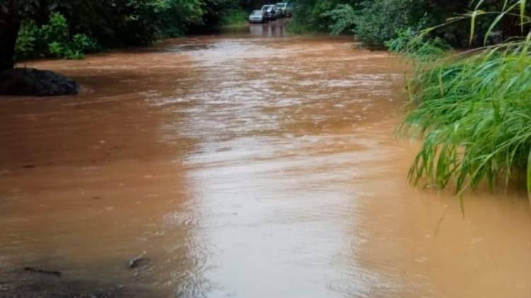 Camino intransitable luego de una lluvia.