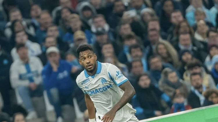 Michael Amir Murillo del Marsella.