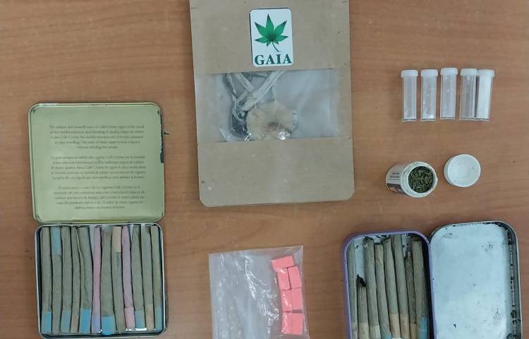 Policía aprehende a ciudadana italiana en aeropuerto tras decomiso de presunta droga