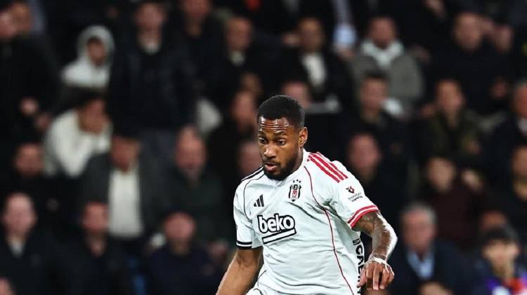 Michael Amir Murillo del Besiktas.