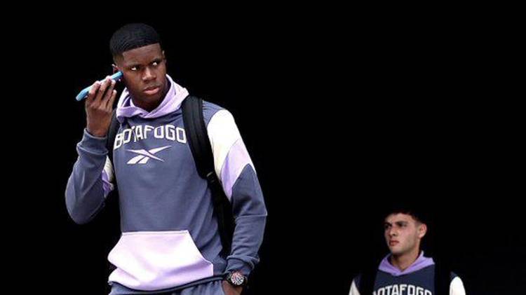 El club Botafogo, actual campeón de la Copa Libertadores, que está lleno de lesionados, se las verá con el Gremio a las 5:30 de la tarde.