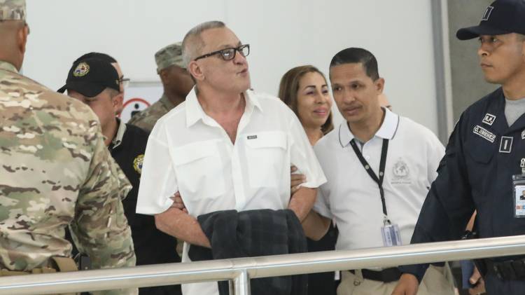 Llegada de Ochy Aeropuerto de Tocumen.