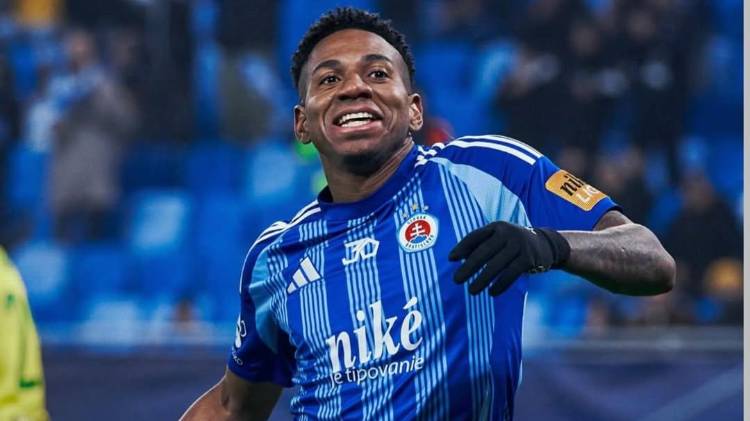 Fútbol: Panameño César Blackman no está creyendo en nadie