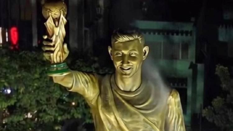 La estatua mide 21 metros.