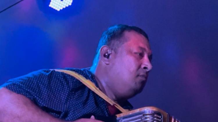 Ambos temas ya están disponibles en las plataformas musicales y emisoras del país