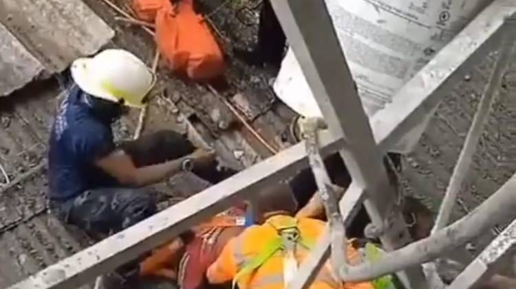 Trabajador cae de estructura en construcción