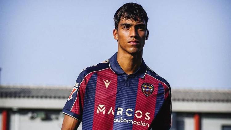 Fútbol: Panameño Martín Krug sigue esperando su debut en LaLiga
