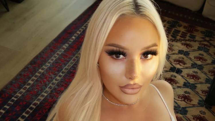 Kylie Page nació el 13 de febrero de 1997, tenía 28 años. Su familia era de escasos recursos económicos.