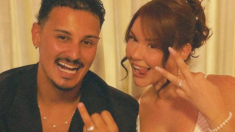 Jesaaelys Ayala contrajo matrimonio con Carlos Olmo en octubre de 2025, pero fue hasta el pasado fin de semana que publicó fotos en sus redes sociales de la boda civil.