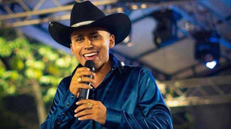 Sebastián Ayala mostró en redes sociales cómo quedó la camioneta tras el accidente ocurrido en la vía Landázuri–San Juanito.