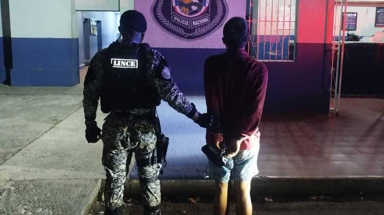 La Policía Nacional reportó varias aprehensiones por delitos relacionados con armas y drogas.