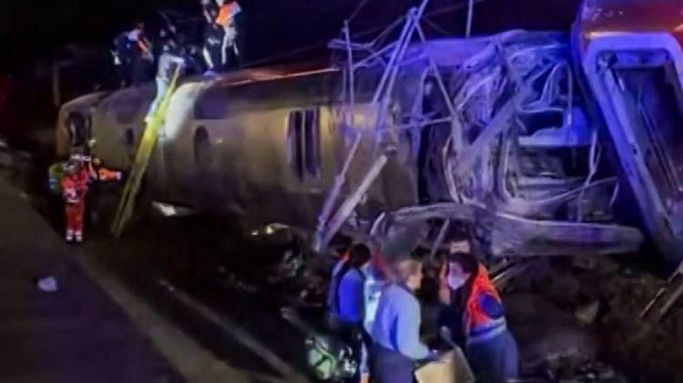 Tragedia: Al menos 39 muertos por la colisión de dos trenes