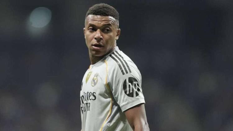 La participación de Kylian Mbappé está en duda, pues no entrenó ayer.