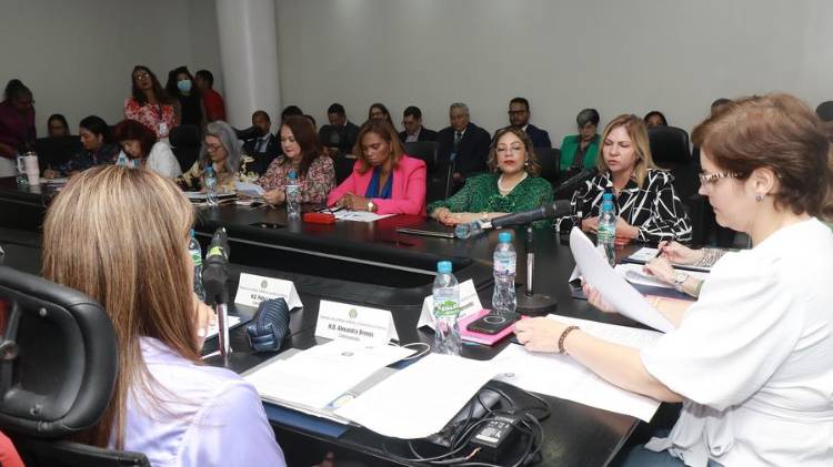 Para la discusión del segundo y tercer debate de esta iniciativa participarán las empresas telefónicas.