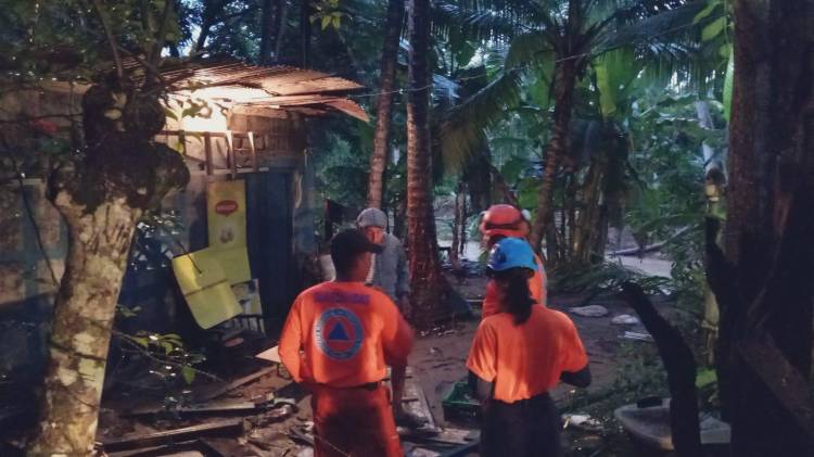 Vivienda afectada por el desbordamiento de un río en la comunidad de Nueva Florida, distrito de Barú.