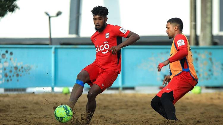 Preselección de fútbol playa sigue con su preparación