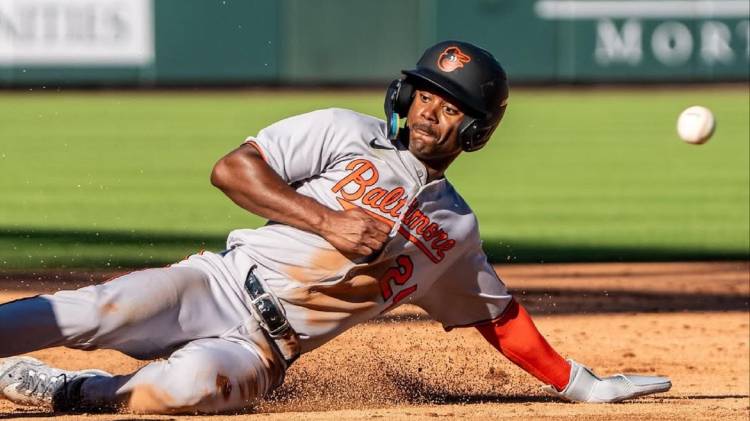 Enrique Bradfield es un peligro en las bases.