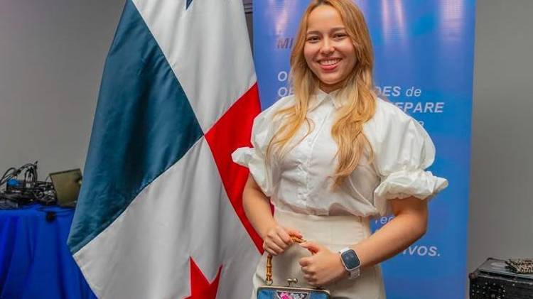 Redes Sociales/@nathrioos