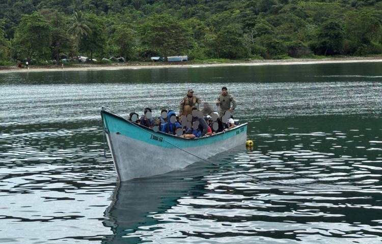 Migrantes a bordo de dos embarcaciones fueron rescatados en Guna Yala