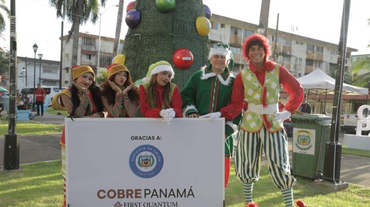 Alcaldía de Colón y Cobre Panamá encienden la Navidad en el Paseo Marino