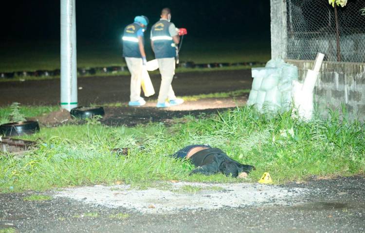 La Policía Nacional dijo que estos hombres asesinados en el sector “Mi Pueblito” en Santa Librada no tenían identificación.