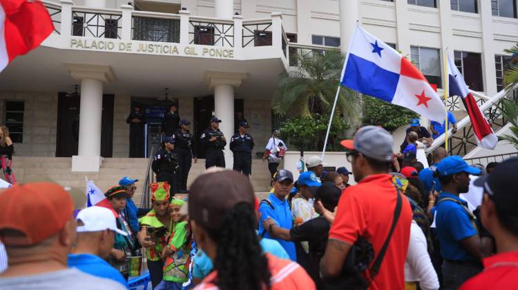 Los docentes reafirmaron su compromiso de continuar la lucha hasta lograr la derogación de la Ley 462.