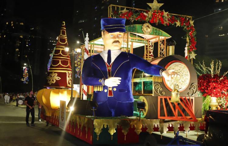 Ya todo está casi listo para el desfile de Navidad organizado por el alcalde Mayer Mizrachi.