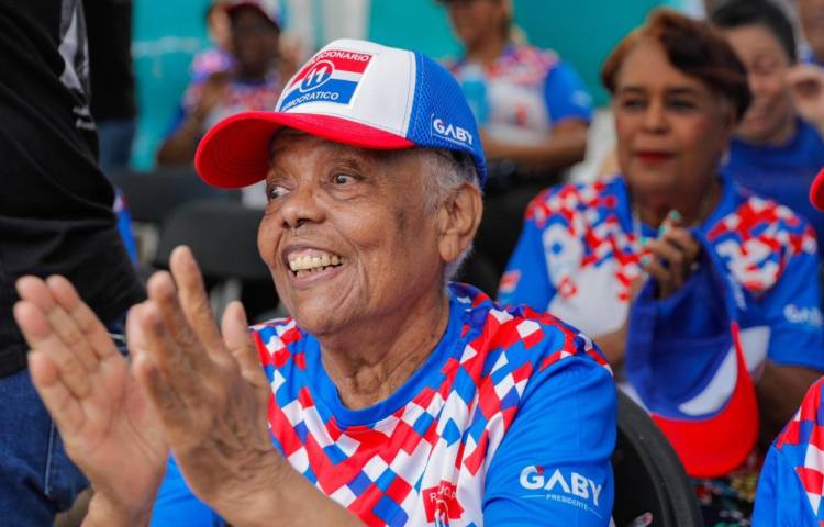 Jubilados recibirán XIII en Gobierno de Gaby Carrizo