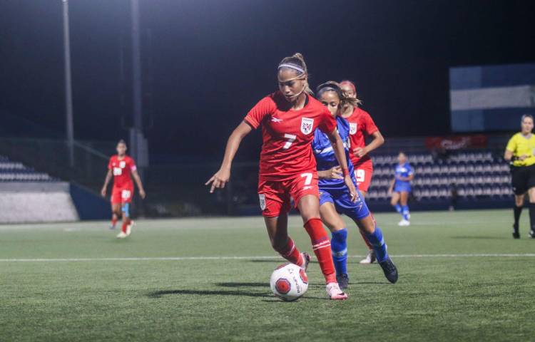 Fútbol femenino a la deriva