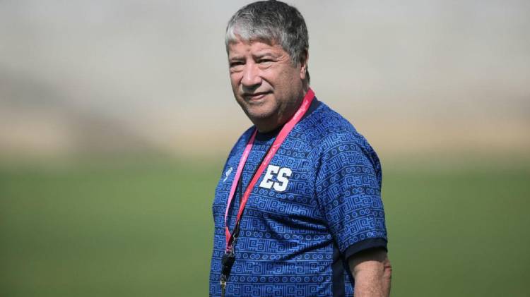 Hernán ‘Bolillo’ Gómez, técnico de El Salvador.